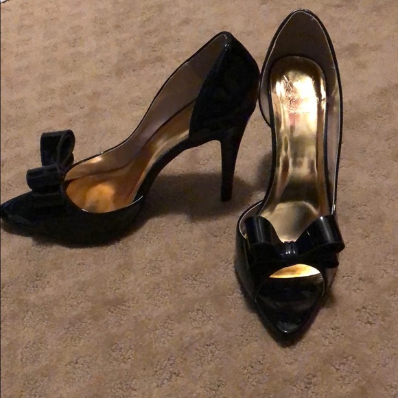 Patent black bow heels. Only worn twice. 4in. heel - Picture 2 of 3